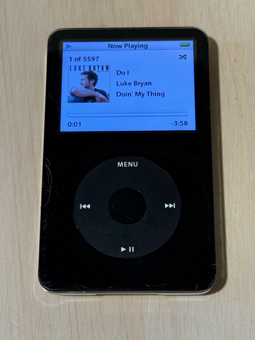 iPod Model:A1136 5thGen 30GB Blk Tested 7-9hr Battery w/5597Song-Charg Read Info